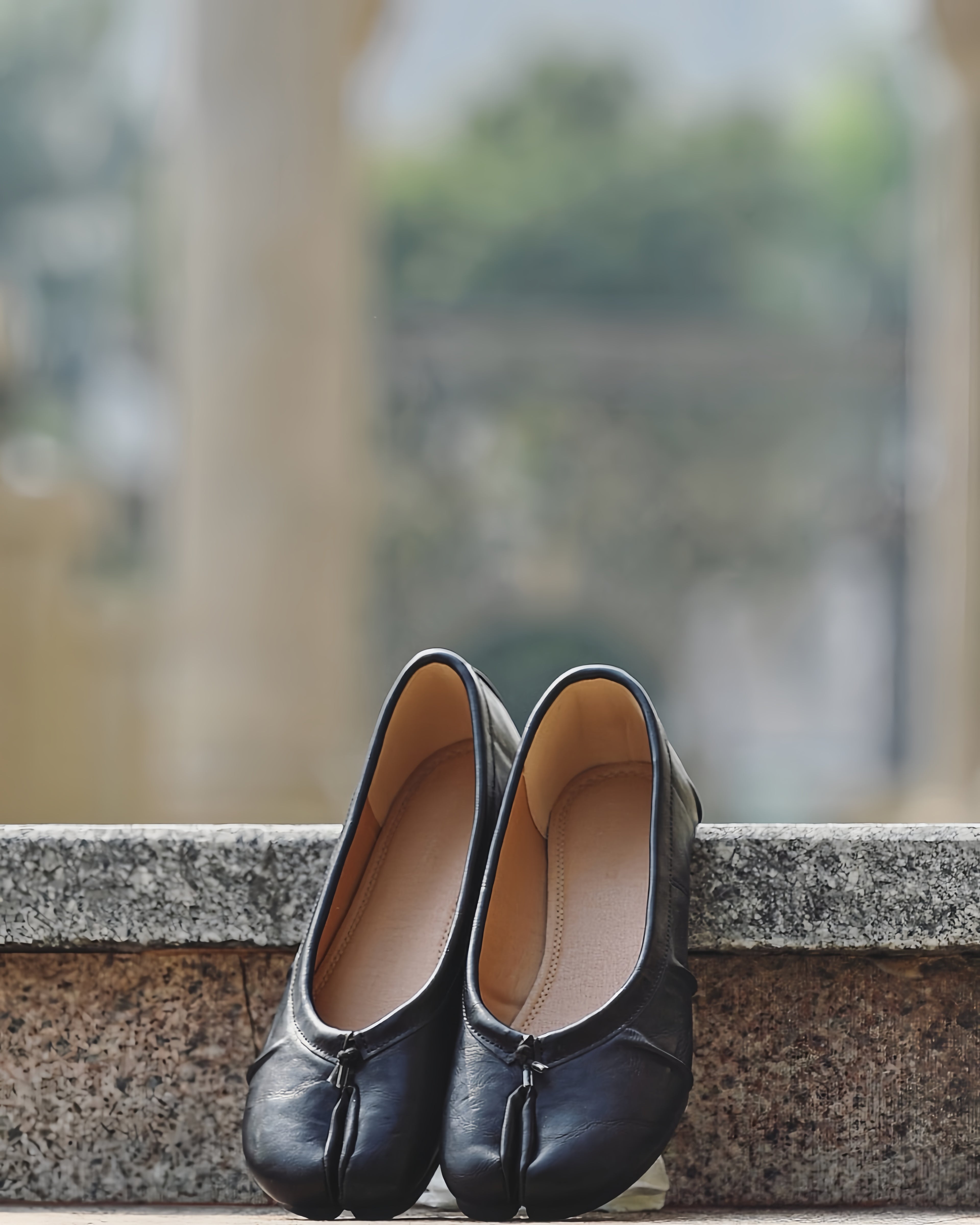 Cowhide Black Tabi Shoes